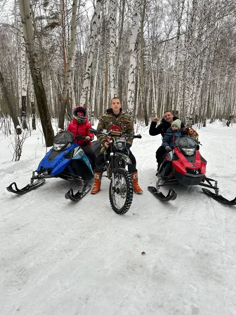 Прогулка на снегоходе в группе