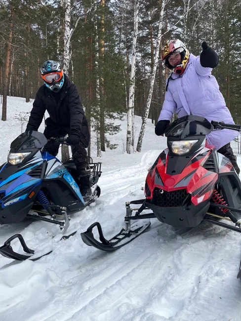 Свидание на снегоходах