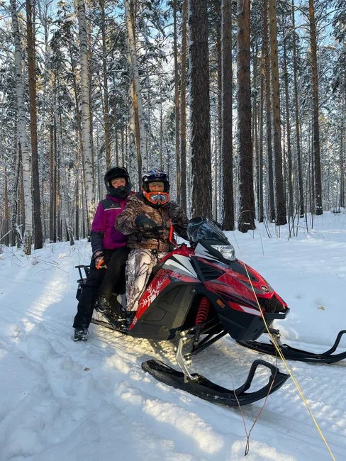 Тур на снегоходах для компании