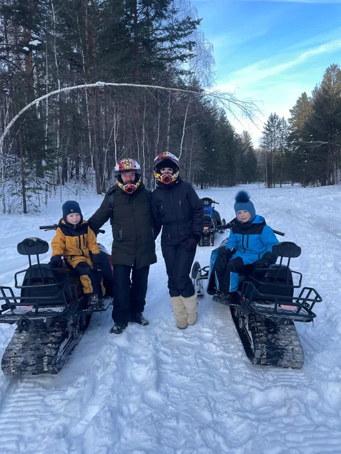 Тур на снегоходах для компании