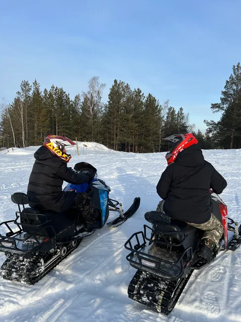 Тур на снегоходах для компании