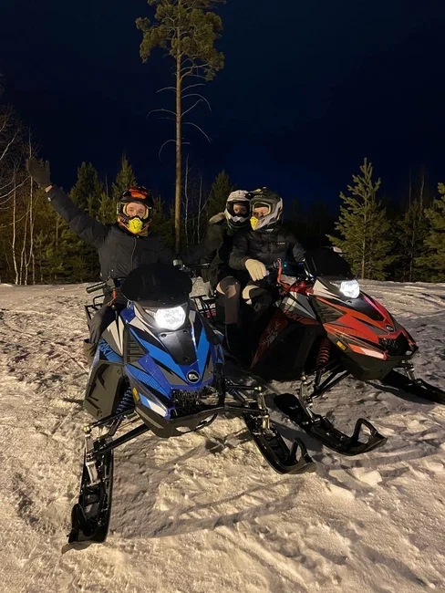 Тур на снегоходах для компании