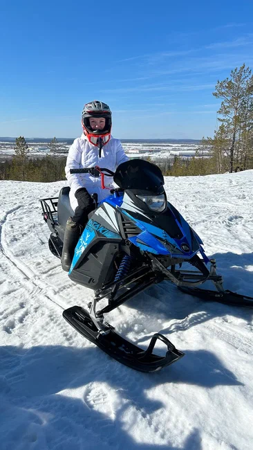 Тур на снегоходах для компании